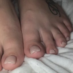 FEET PICS & VIDS